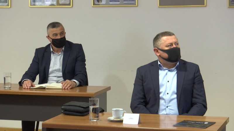 u-otoku-odrzan-radni-sastanak-za-nastavak-izgradnje-prometnice-od-otoka-do-bosnjaka011