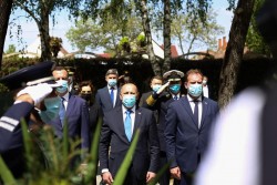 u-vinkovcima-odana-pocast-poginulim-hrvatskim-redarstvenicima001