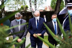 u-vinkovcima-odana-pocast-poginulim-hrvatskim-redarstvenicima002