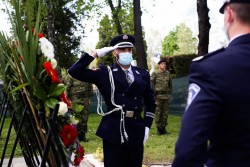 u-vinkovcima-odana-pocast-poginulim-hrvatskim-redarstvenicima004