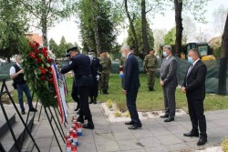 u-vinkovcima-odana-pocast-poginulim-hrvatskim-redarstvenicima006