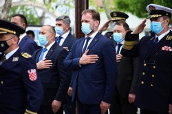 u-vinkovcima-odana-pocast-poginulim-hrvatskim-redarstvenicima008