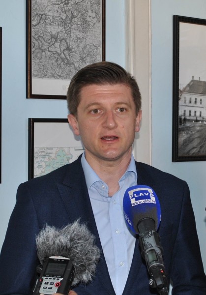 najavljen-veliki-iskorak-u-razvoju-grada-zupanje-predstavljen-programa-hdz-a-za-grad-zupanju04