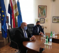 najavljen-veliki-iskorak-u-razvoju-grada-zupanje-predstavljen-programa-hdz-a-za-grad-zupanju02