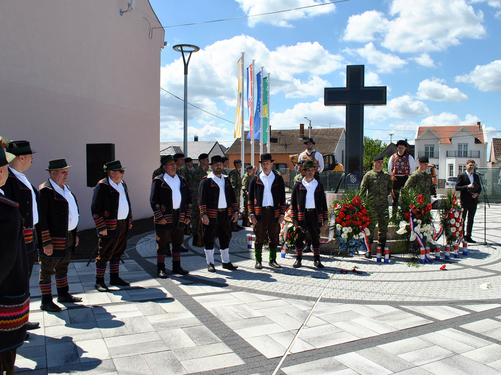 Otkriven spomen-križ za poginule i nestale